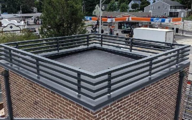 Alternate angle of the Cornerstone Bank custom parapet by Modern Glazing
